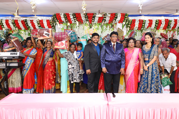 Grace Ministry, Bro Andrew Richard & family helped the poor and needy families on the occasion of New Year Eve by distributing Sarees, Grocery & Food in Mangalore. 